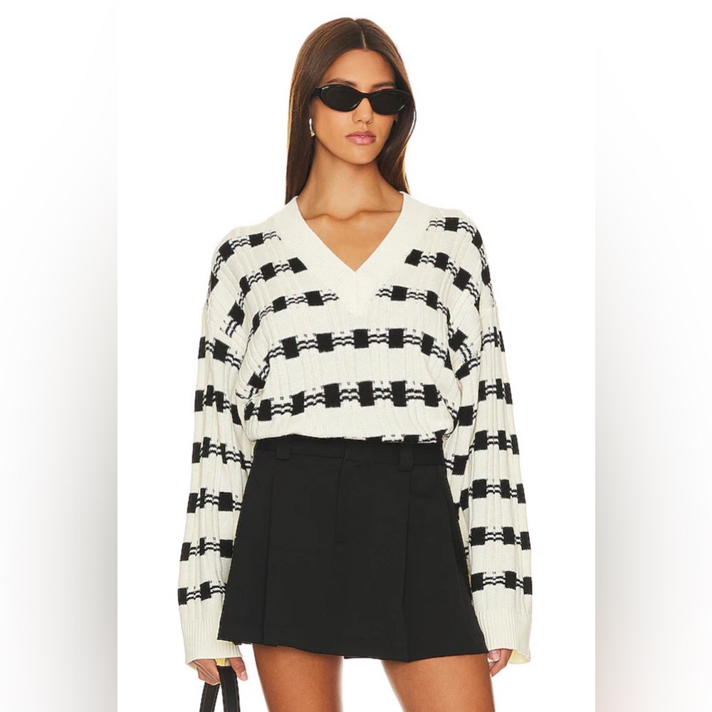 SOLD OUT L'ACADEMIE CHUNKY KNIT V NECK FREE PEOPLE REVOLVE MAJORELLE SEZANE DOEN